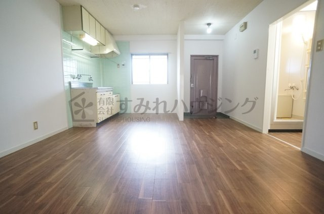 三笠グリーンハイツの居間・リビング