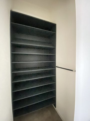 【収納】 | ＭＯＥ新千葉 | シューズクローク。靴やアウトドア用品、スーツケースなどたっぷり収納できます