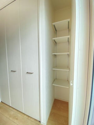 【収納】 | ＭＯＥ新千葉 | 本棚やインテリアを飾るスペースにもなります！