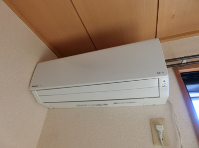 【設備】 | コニファー | 和室6帖のお部屋には暑い夏や寒い冬に大活躍のエアコン付きです☆冷暖房完備で1年中快適に過ごせます♪