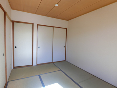 【寝室】 | コニファー | 南東向き和室6帖☆押入れがあります♪寝具をすっきり収納できるので和室は寝室にもオススメ☆