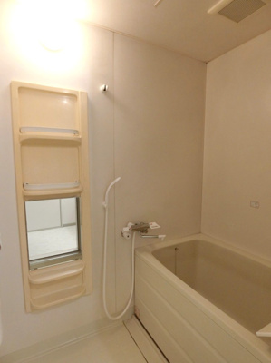 【浴室】 | コニファー | 清潔感のある浴室です♪ゆったりお風呂に浸かって一日の疲れもリフレッシュできますね☆