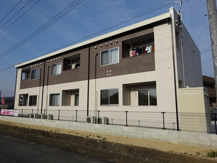 総社市井尻野のアパートの外観