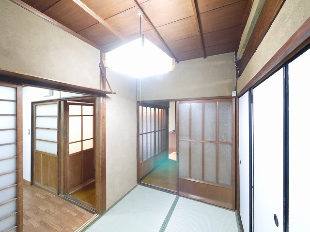 阿片貸家の和室|畳の上でゆっくりとくつろげる和室です