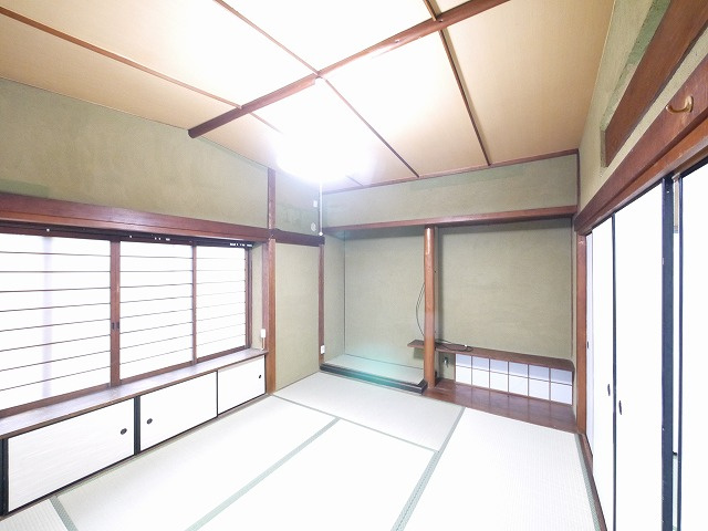 阿片貸家の和室|柔らかい畳が心地よい和室