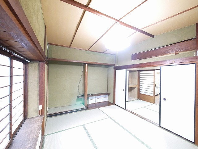 阿片貸家の和室|柔らかい畳が心地よい和室