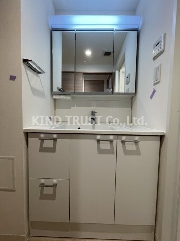 BPRレジデンス新梅田の独立洗面台|独立洗面台、小物を置くことができて便利です