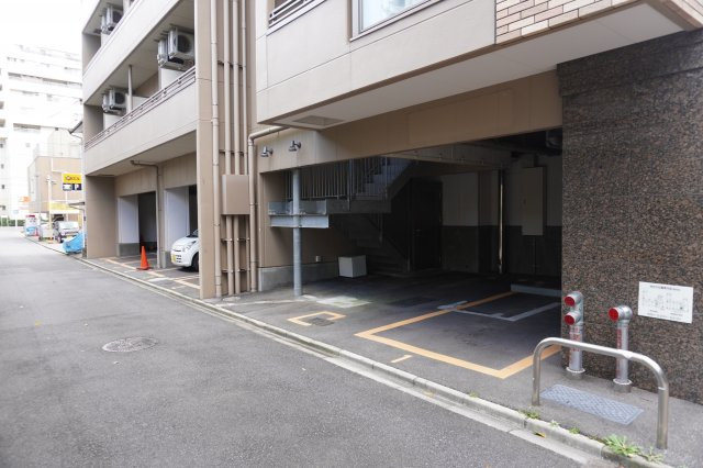 仲介手数料0！！サン・名駅南ビルの駐車場