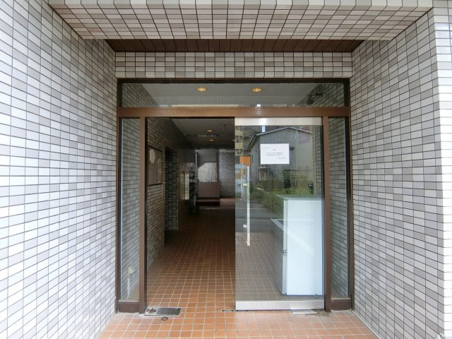 JUNプレジ福生のエントランス