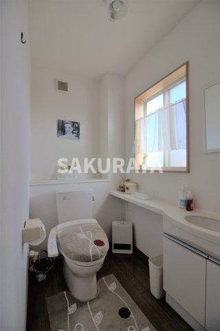 feel貸店舗のトイレ|オーナーのエステと共同のトイレ