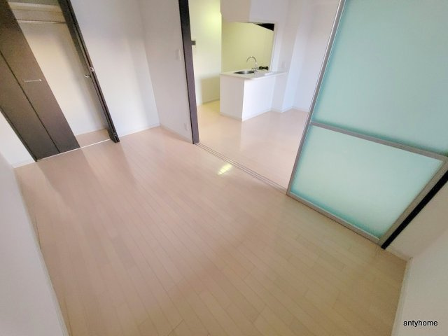 セイワパレス新梅田　仲介手数料無料の居間・リビング