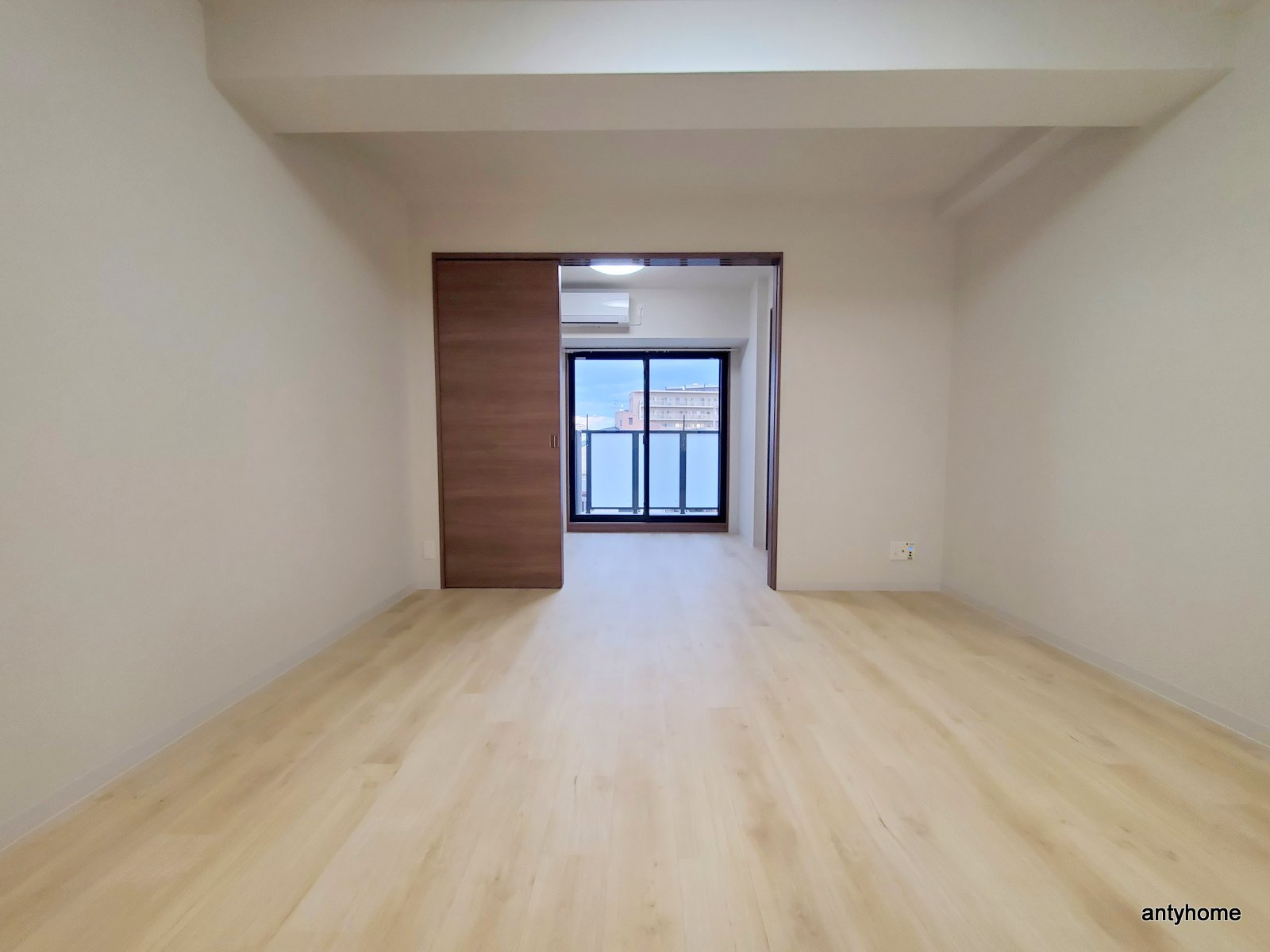 メインステージ大阪NorthGateⅡ　仲介手数料無料の居間・リビング