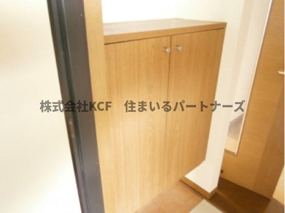 レ・ファミール・ド・ジョイ60の玄関|明るい玄関です