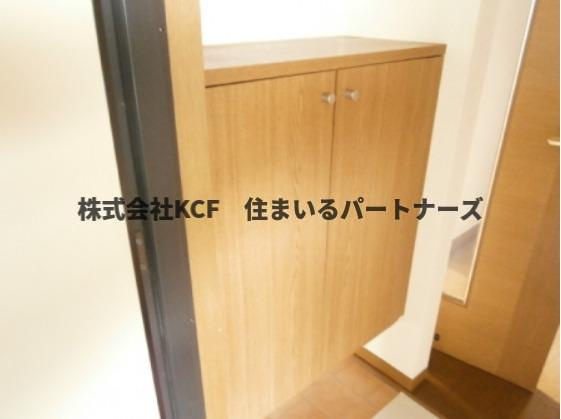 レ・ファミール・ド・ジョイ60　B棟の玄関|明るい玄関です