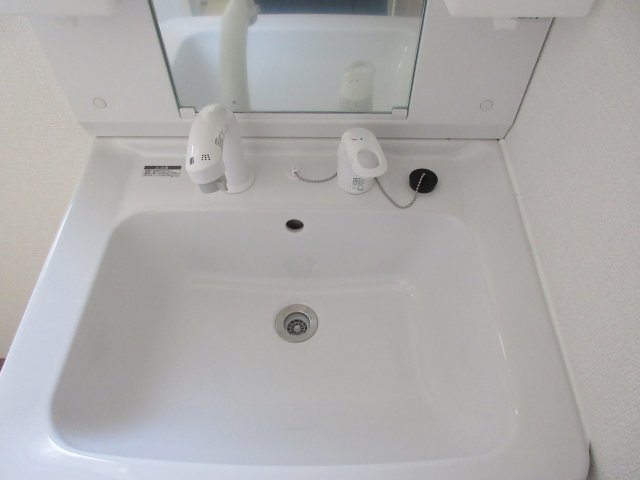 西岡ビルの独立洗面台