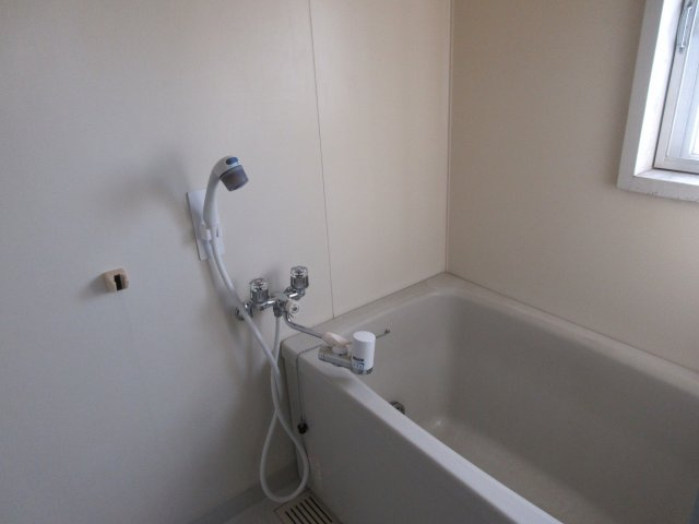 西岡ビルの浴室