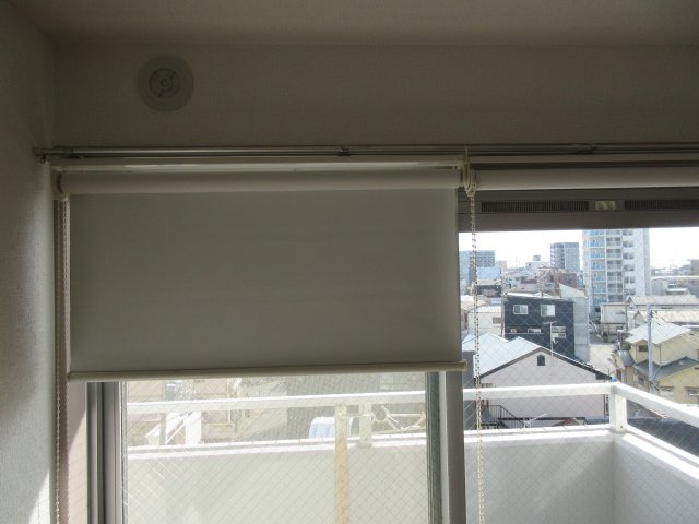 西岡ビルのその他|DK、洋室にロールスクリーン
