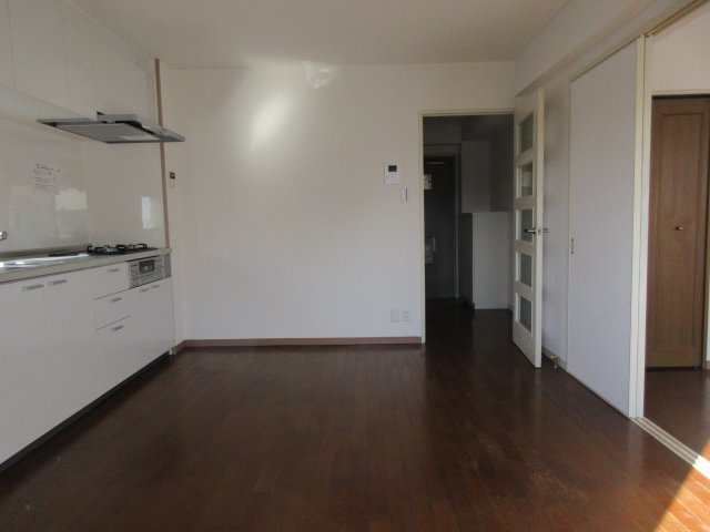 西岡ビルの居間・リビング