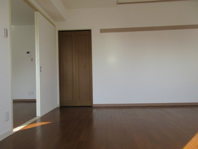 西岡ビルの洋室