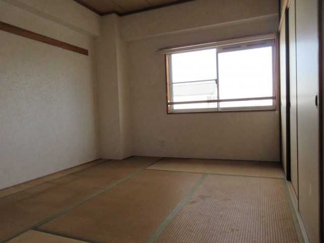 西岡ビルの和室