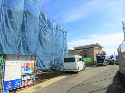 【前面道路含む現地写真】 | ブルーミングガーデン甲斐市龍地 | 前面道路含む現地写真です
【接道状況】西側：公道約4.5ｍ