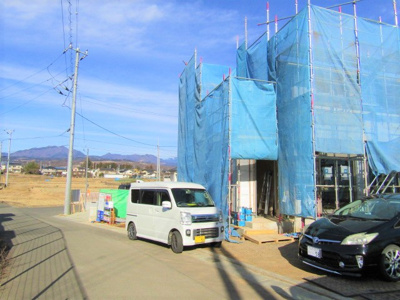 【前面道路含む現地写真】 | ブルーミングガーデン甲斐市龍地 | 前面道路含む現地写真です
【接道状況】西側：公道約4.5ｍ