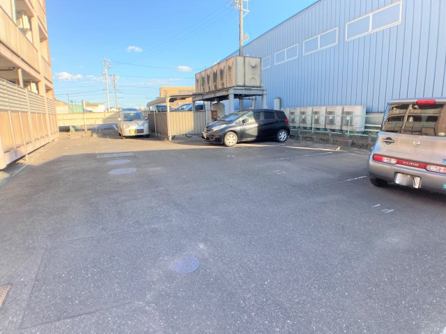 第１０タツミビル西館の駐車場