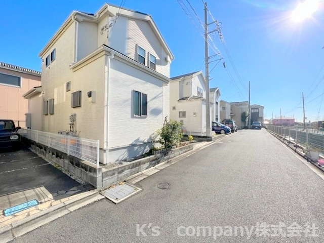 寒川町一之宮9丁目　中古戸建の前面道路含む現地写真|交通量の少ない道路です