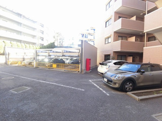 【駐車場】 | 敷地内駐車場です。