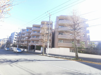 【外観】 | 総戸数５８戸、平成７年１２月築、管理人は日勤勤務につき管理体制良好です♪