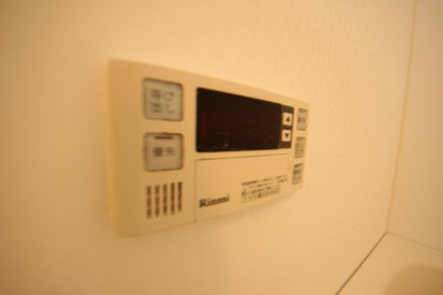 グリーンヒルズの設備|追炊きリモコンです/同型タイプの別のお部屋のお写真です