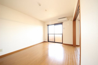 【居間・リビング】 | グリーンヒルズ　　　 | ゆったり過ごせる居間です/同型タイプの別のお部屋のお写真です