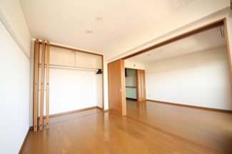 【洋室】 | グリーンヒルズ　　　 | 個人の部屋や寝室として使える洋室です/同型タイプの別のお部屋のお写真です