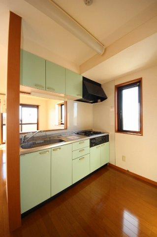 グリーンヒルズの居間・リビング|使いやすいキッチンです/同型タイプの別のお部屋のお写真です