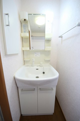 グリーンヒルズの独立洗面台|独立洗面台です/同型タイプの別のお部屋のお写真です