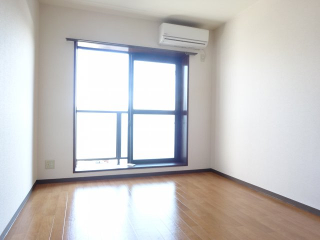 ラパス高倉台の洋室