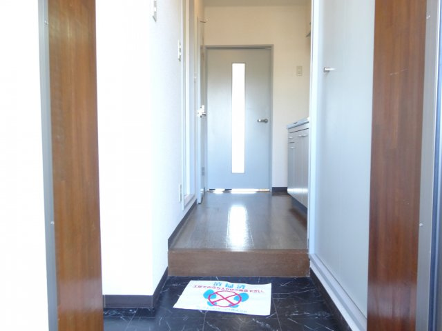 ラパス高倉台の玄関