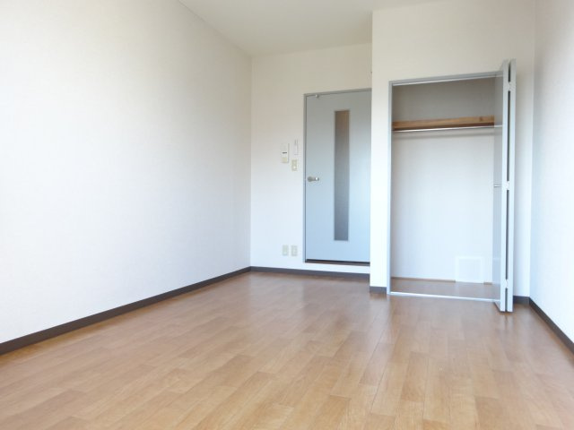 ラパス高倉台の居間・リビング