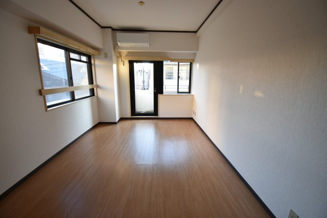 【居間・リビング】 | ラヴニールⅡ　東南角住戸！ | 中板橋駅徒歩２分！商店街も至近で便利なワンルーム♪♪東南角住戸！ご内覧いただけます。