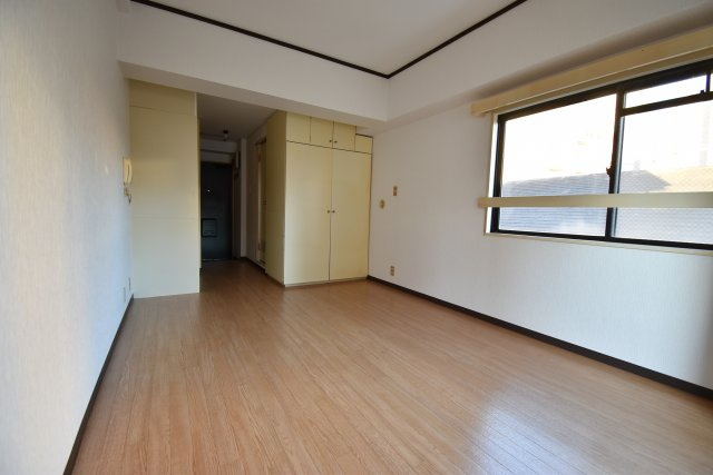 【居間・リビング】 | ラヴニールⅡ　東南角住戸！ | 中板橋駅徒歩２分！商店街も至近で便利なワンルーム♪♪東南角住戸！ご内覧いただけます。