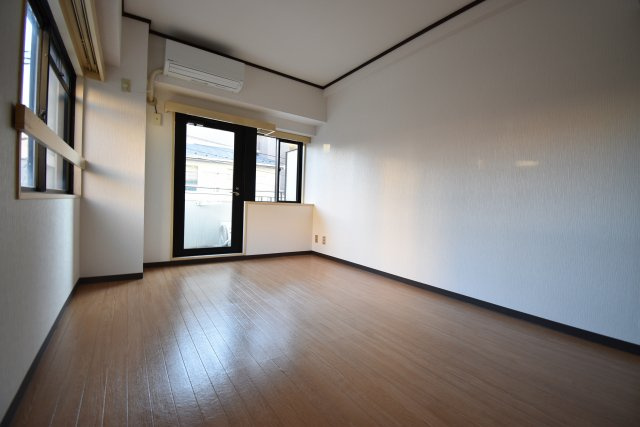 【洋室】 | ラヴニールⅡ　東南角住戸！ | 中板橋駅徒歩２分！商店街も至近で便利なワンルーム♪♪東南角住戸！ご内覧いただけます。