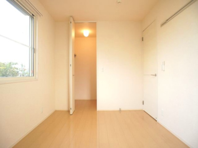 【寝室】 | ライネスハイムC | 清潔感のある明るい北側洋間です♪