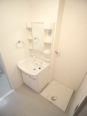 【独立洗面台】 | ライネスハイムC | 洗髪洗面化粧台と洗濯機置き場があります♪