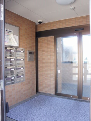 【エントランス】 | グリーンヒルズ | オートロックと防犯カメラが付いています♪