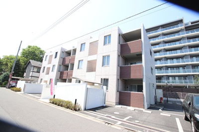 ★オートロック付き　3階建てマンション★