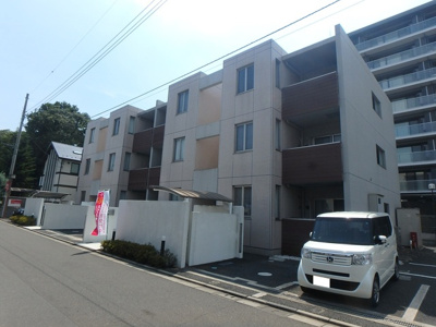 ★スーパー・コンビニ550ｍ圏内で買物便利★