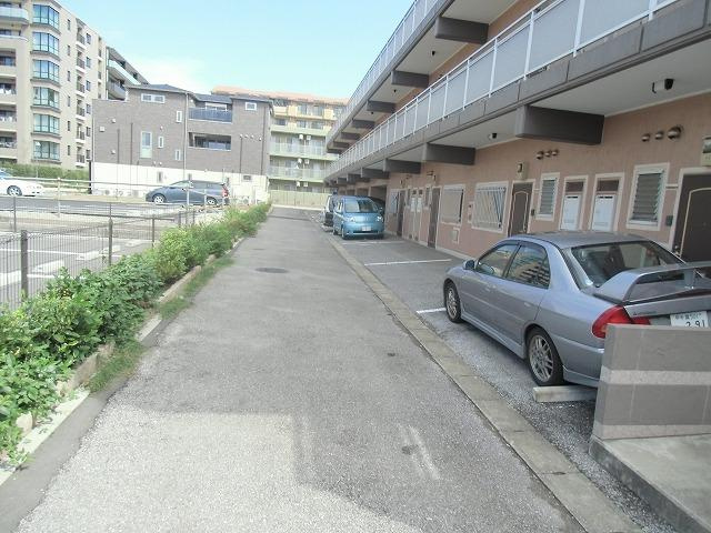 谷津ローズハイツのエントランス