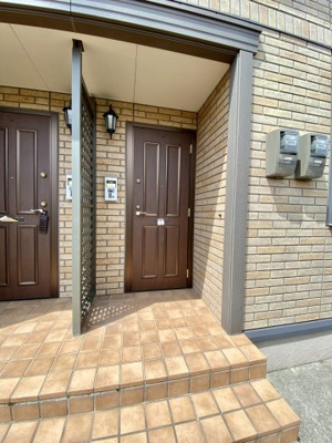 【玄関】 | ルリール学園南館