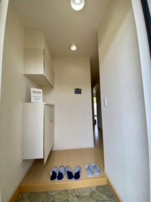 【玄関】 | ルリール学園南館