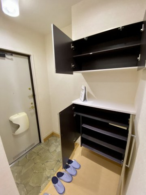 【玄関】 | ルリール学園南館